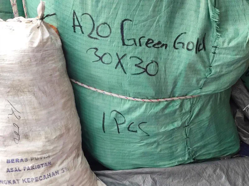 Karung besar stok terpal grosir YO TERPAL NUSANTARA RAYA dengan label ukuran 30x30 tertulis jelas